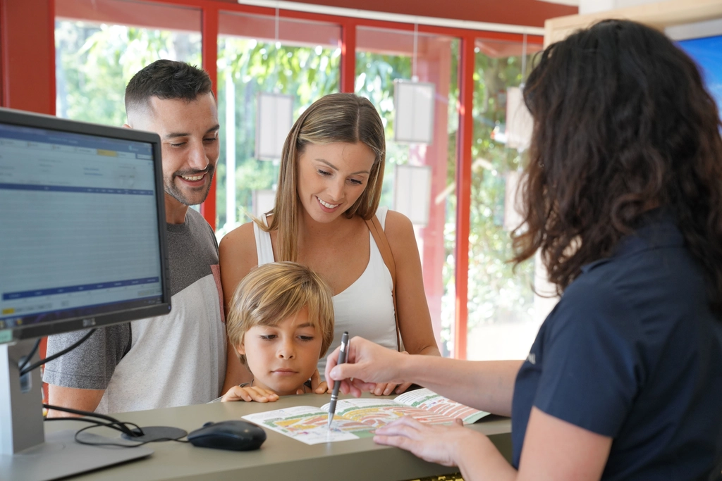 Réception  camping paradis domaine de gaujac