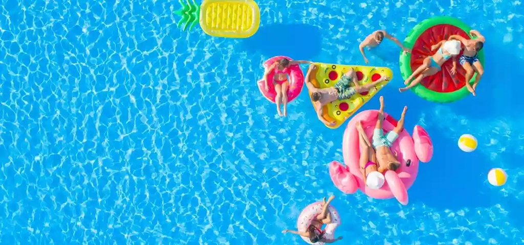 boués dans la piscine