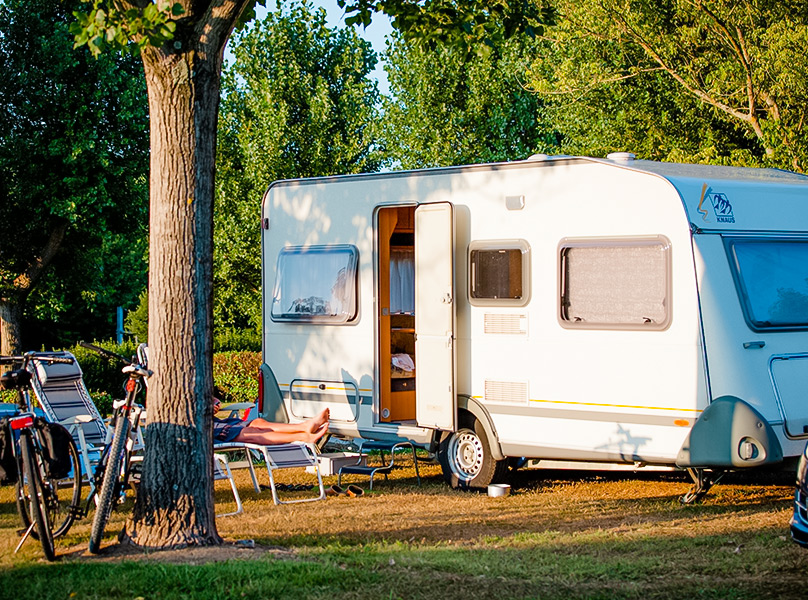 Staplaats voor caravan Camping Domaine de Gaujac Gard